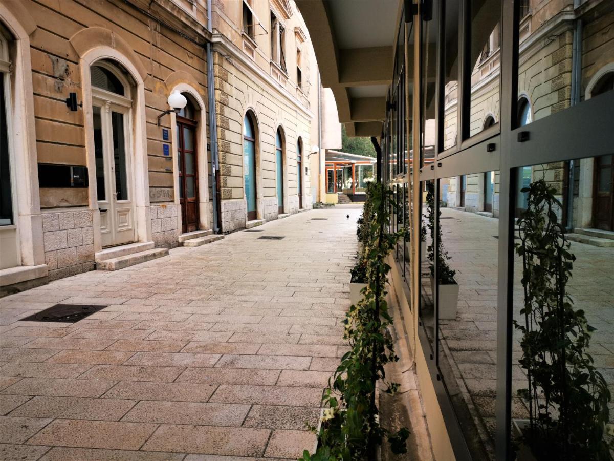 Divinity'S Reach - Old Town Center Hotel ซาดาร์ ภายนอก รูปภาพ
